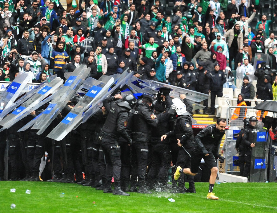 Devlet Bahçeli'den Amedspor'a tepki: Bursaspor taraftarlarını selamlıyorum