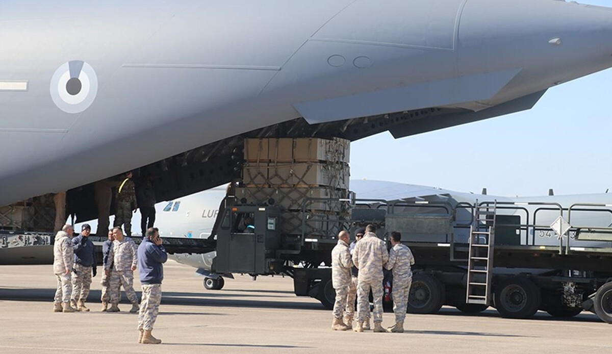 BAE'den Türkiye ve Suriye'ye 202 uçakla 5 bin 715 ton deprem yardımı BAE'den Türkiye ve Suriye'ye 202 uçakla 5 bin 715 ton deprem yardımı