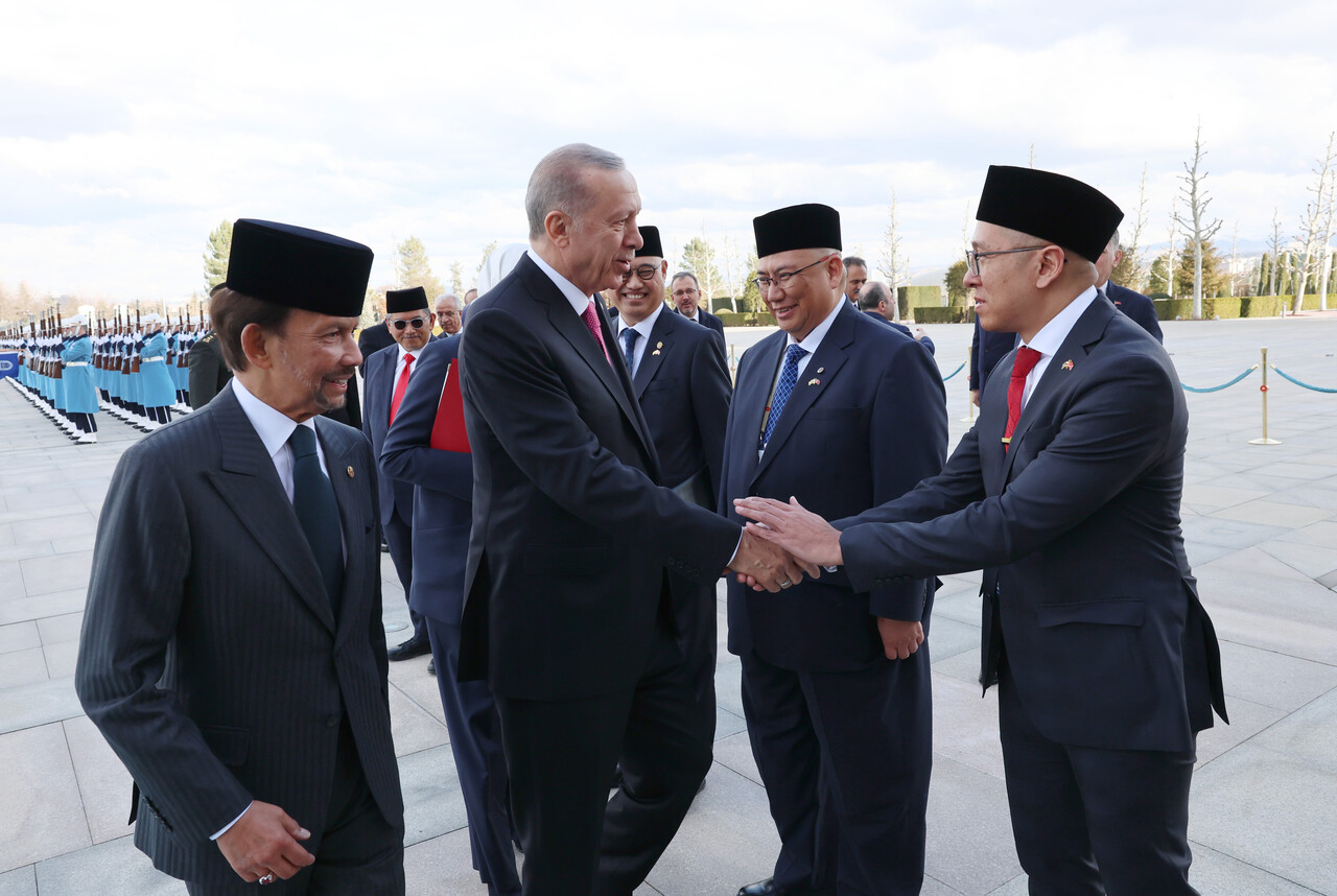Brunei Sultanı Ankara'da: İş birlikleriyle beşeri bağlarımız güçleniyor