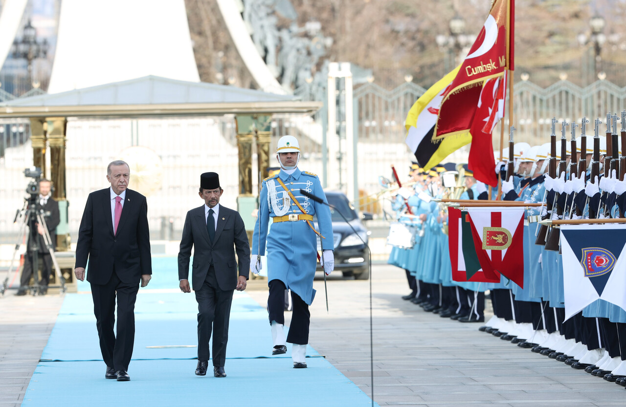 Brunei Sultanı Ankara'da: İş birlikleriyle beşeri bağlarımız güçleniyor