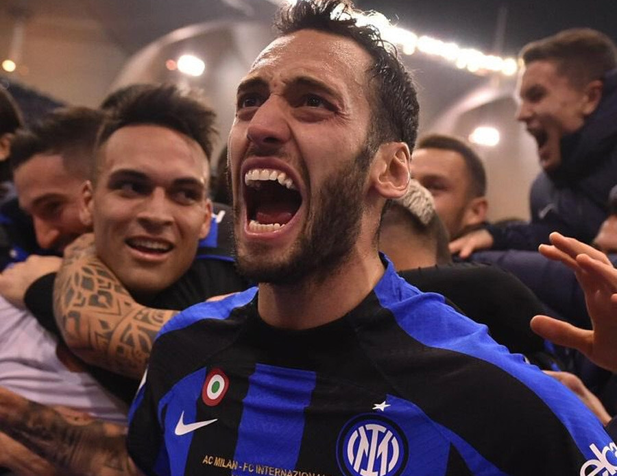 Hakan Çalhanoğlu'na rekor teklif! Avrupa devi Türk yıldız için kesenin ağzını açtı Hakan Çalhanoğlu'na rekor teklif! Avrupa devi Türk yıldız için kesenin ağzını açtı