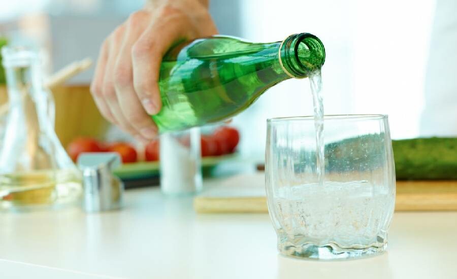 Maden suyunu yanlış tüketiyor olabilirsiniz! Bütün vitaminleri ölüyor