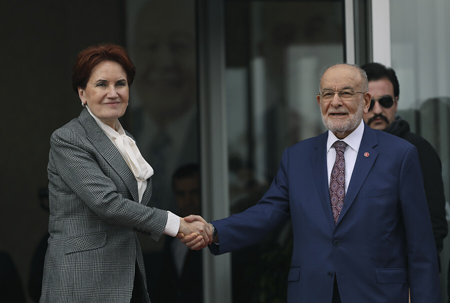 Meral Akşener'in yüz ifadesinin sebebi ışıkmış