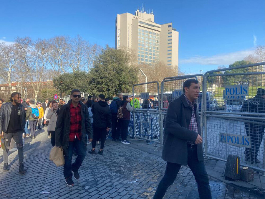 Üst seviye güvenlik önemleri alındı, Taksim Meydanı kapatıldı Üst seviye güvenlik önemleri alındı, Taksim Meydanı kapatıldı