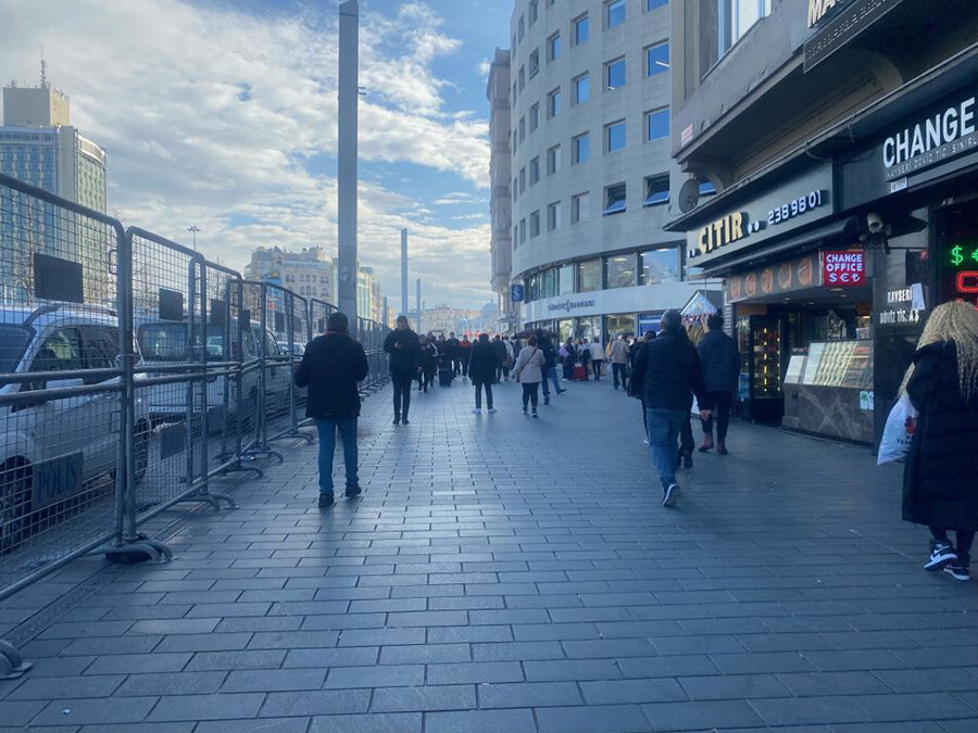 Üst seviye güvenlik önemleri alındı, Taksim Meydanı kapatıldı Üst seviye güvenlik önemleri alındı, Taksim Meydanı kapatıldı