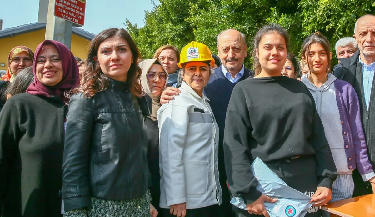 Bakan Bilgin ve Türk-İş Başkanı Atalay&#039;dan depremden etkilenen Hatay&#039;a ziyaret