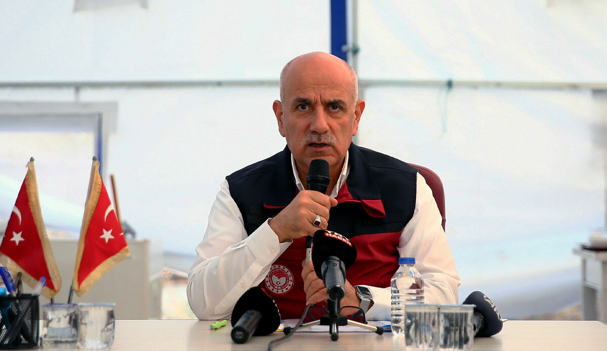 Tarım Bakanı Vahit Kirişçi Hatay'da depreme yakalandı Tarım Bakanı Vahit Kirişçi Hatay'da depreme yakalandı