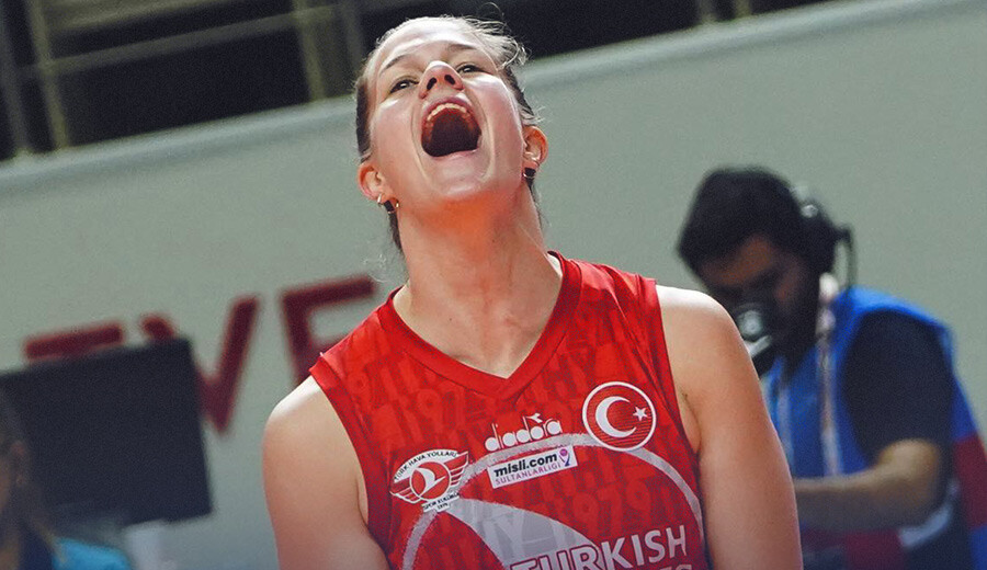 Kupa Voley'de dörtlü final heyecanı! Vakıfbank, Galatasaray'a set vermedi Kupa Voley'de dörtlü final heyecanı! Vakıfbank, Galatasaray'a set vermedi