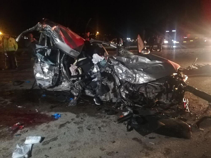 Tokat'ta karşı şeride geçen otomobil dehşet saçtı: 2 ölü, 4 yaralı Tokat'ta karşı şeride geçen otomobil dehşet saçtı: 2 ölü, 4 yaralı