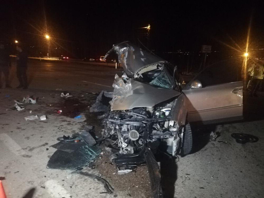 Tokat'ta karşı şeride geçen otomobil dehşet saçtı: 2 ölü, 4 yaralı Tokat'ta karşı şeride geçen otomobil dehşet saçtı: 2 ölü, 4 yaralı