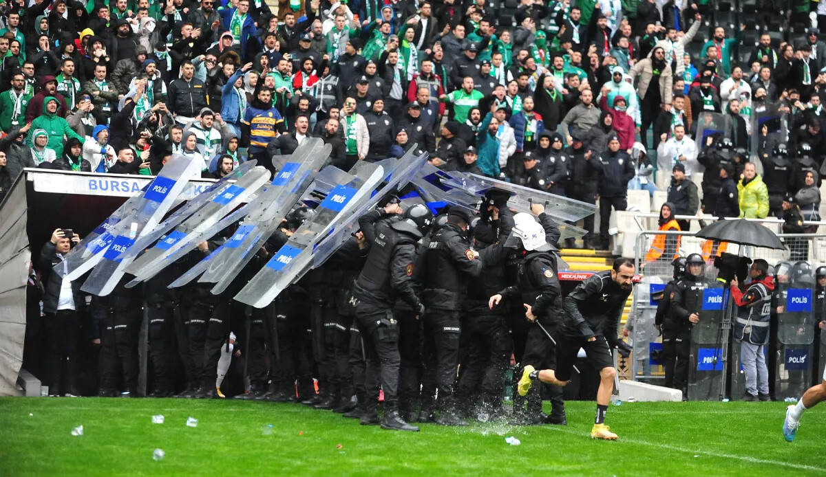 Son Dakika! Bursaspor&#039;a Amed faturası ağır oldu; 9 maç seyircisiz oynama