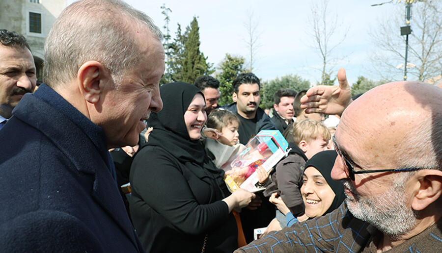 Cumhurbaşkanı Erdoğan'dan Fatih'te esnaf ziyareti Cumhurbaşkanı Erdoğan'dan Fatih'te esnaf ziyareti