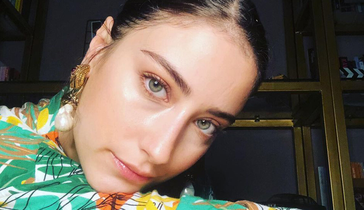 İkinci kez anne olan Hazal Kaya, kızıyla ilk fotoğrafını paylaştı… İşte Süreyya Leyla bebek!