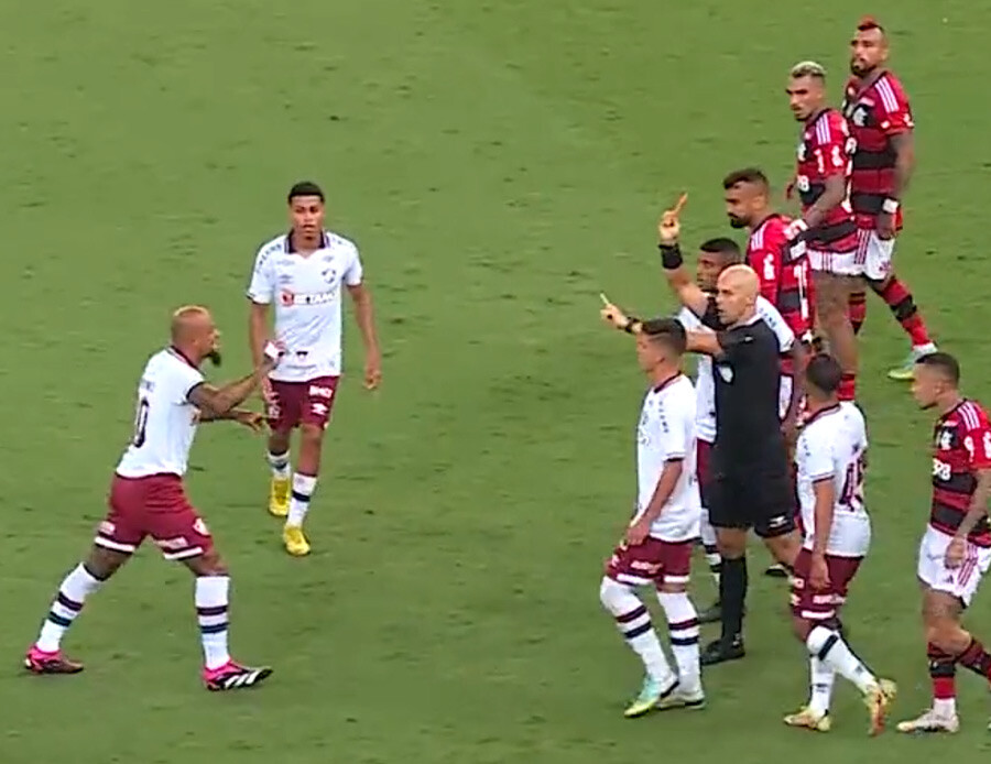 Şampiyonluk maçında Felipe Melo çıldırdı! Galatasaray'ın eski yıldızı kırmızı kart görünce kendinden geçti Şampiyonluk maçında Felipe Melo çıldırdı! Galatasaray'ın eski yıldızı kırmızı kart görünce kendinden geçti