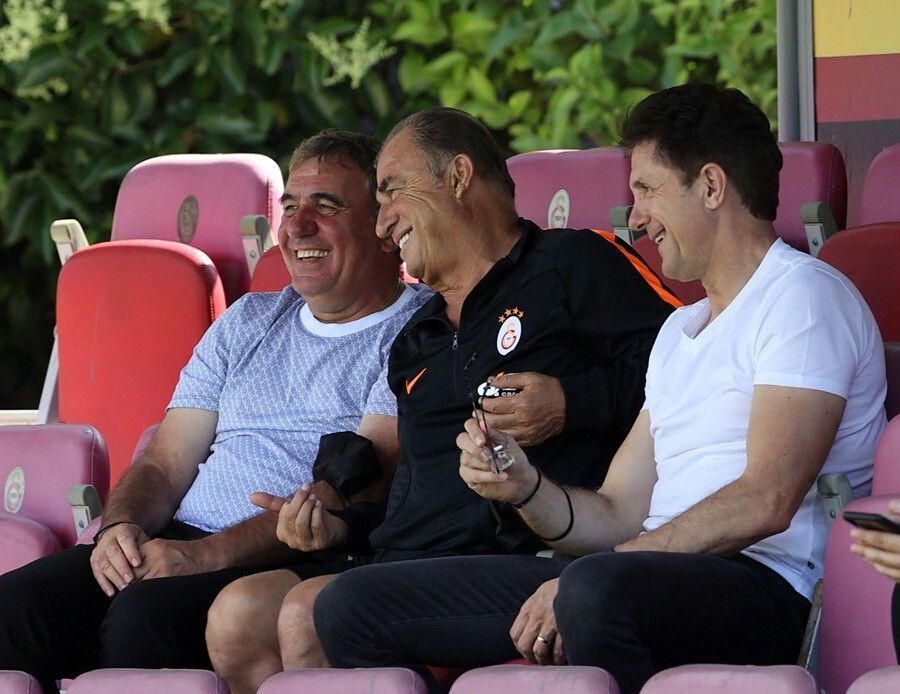Bakan Kasapoğlu, UYAFA Palandöken Cup Futbol Turnuvası’nın tarihini açıkladı! Efsane futbolcular forma giyecek Bakan Kasapoğlu, UYAFA Palandöken Cup Futbol Turnuvası’nın tarihini açıkladı! Efsane futbolcular forma giyecek