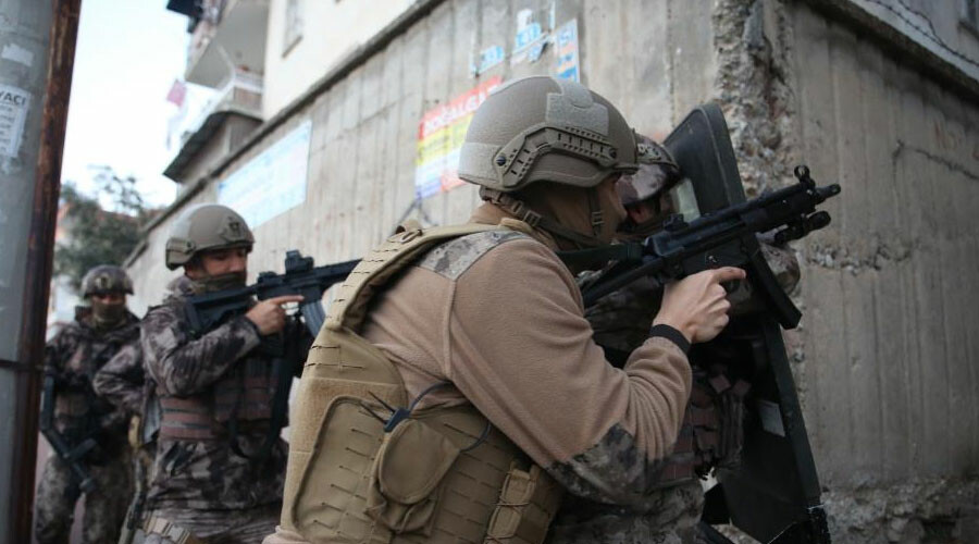 Mersin’de şafak vakti PKK/KCK operasyonu: 10 gözaltı var Mersin’de şafak vakti PKK/KCK operasyonu: 10 gözaltı var