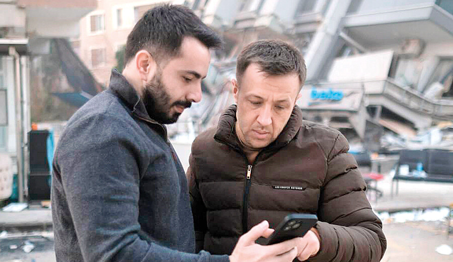 Haberi bırakıp yardıma koştuk! Önce insanız, sonra gazeteci... Haberi bırakıp yardıma koştuk! Önce insanız, sonra gazeteci...