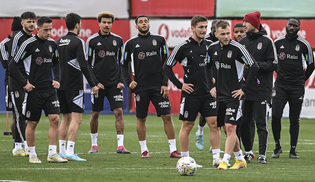 Şenol Güneş hepsinin üzerine titriyor! Beşiktaş&#039;ın gençleri paylayacak