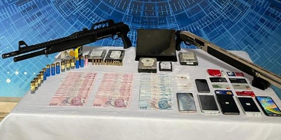 İnsanlık ölmüş dedirten olay! Fırsatçı emlakçılar kanser hastası depremzedeyi de dolandırdılar   İnsanlık ölmüş dedirten olay! Fırsatçı emlakçılar kanser hastası depremzedeyi de dolandırdılar
