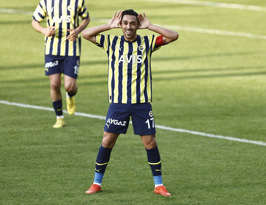 İrfan Can Kahveci'ye tepki yağdı! Sevilla - Fenerbahçe maçı sonrası taraftarlar çılgına döndü İrfan Can Kahveci'ye tepki yağdı! Sevilla - Fenerbahçe maçı sonrası taraftarlar çılgına döndü