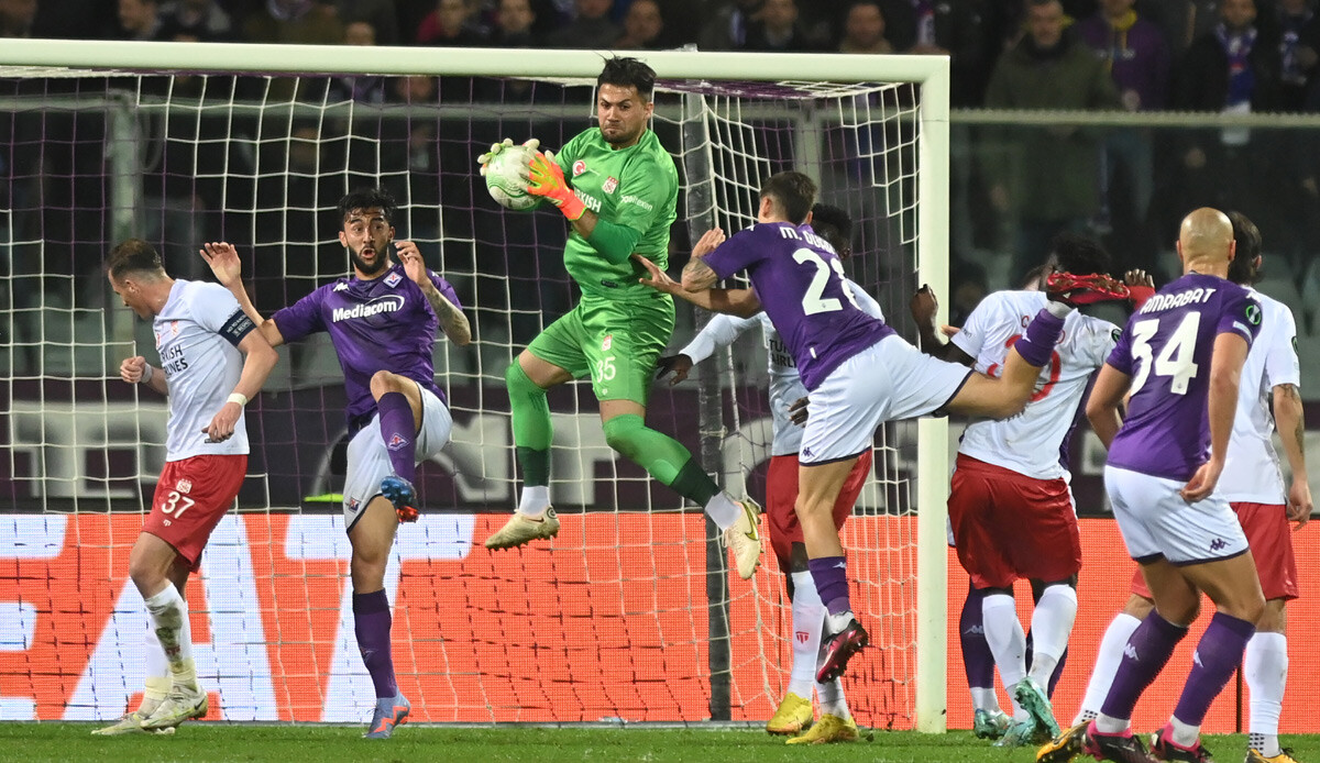 Rıza Çalımbay Fiorentina'ya meydan okudu: Sivas’taki maç bambaşka bir maç olacak Rıza Çalımbay Fiorentina'ya meydan okudu: Sivas’taki maç bambaşka bir maç olacak
