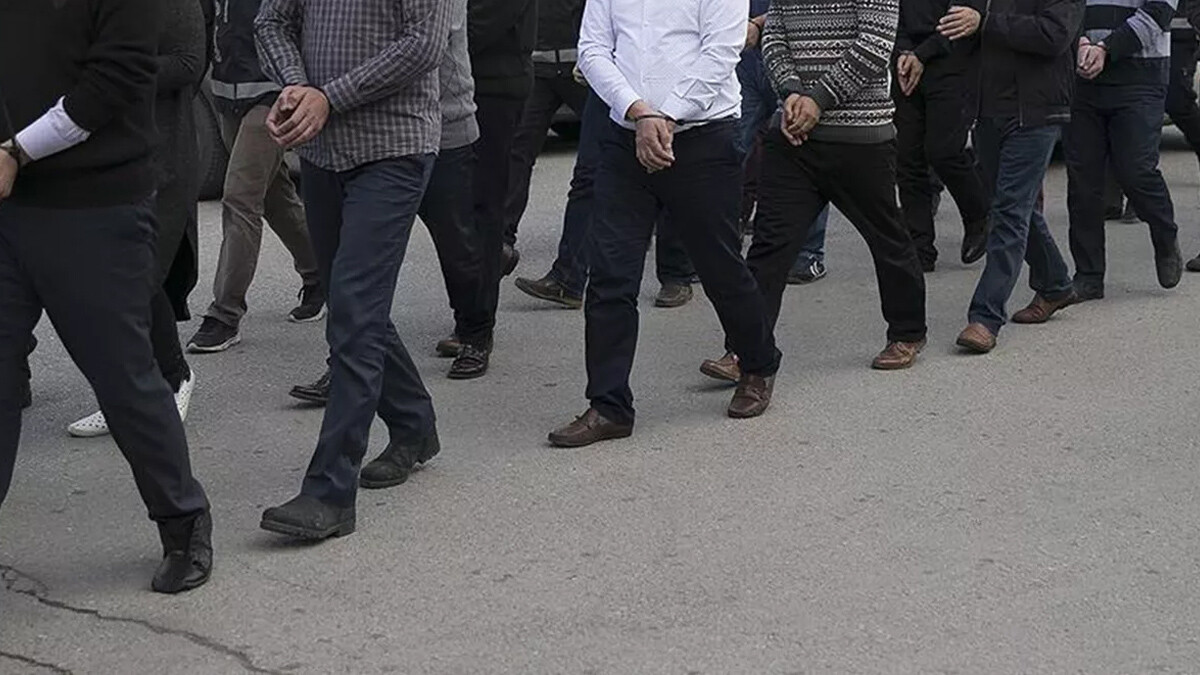 İstanbul'da terör örgütü DEAŞ'ın finans ağı çökertildi: 7 şüpheli gözaltına alındı İstanbul'da terör örgütü DEAŞ'ın finans ağı çökertildi: 7 şüpheli gözaltına alındı