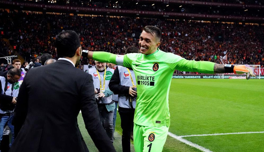 Juan Mata Galatasaray-Kasımpaşa maçında sakatlandı