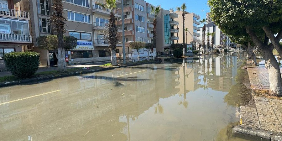 İskenderun’da deprem sonrası ortaya çıktı: Sahilde bir metre çökme var, kıyı ile deniz birbirine girdi İskenderun’da deprem sonrası ortaya çıktı: Sahilde bir metre çökme var, kıyı ile deniz birbirine girdi