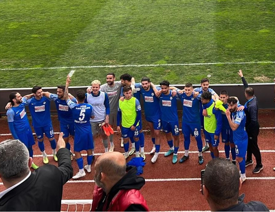 Alanya Kestelspor takım otobüsü kaza yaptı: 14 futbolcu yaralı Alanya Kestelspor takım otobüsü kaza yaptı: 14 futbolcu yaralı