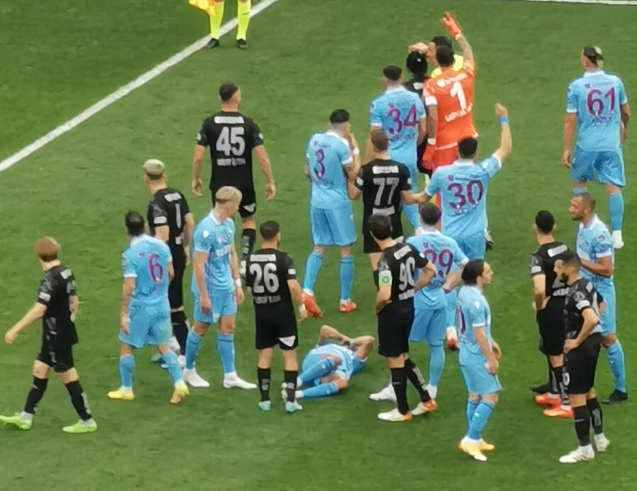 Belhanda'dan skandal hareket! Trabzon'da saha karıştı