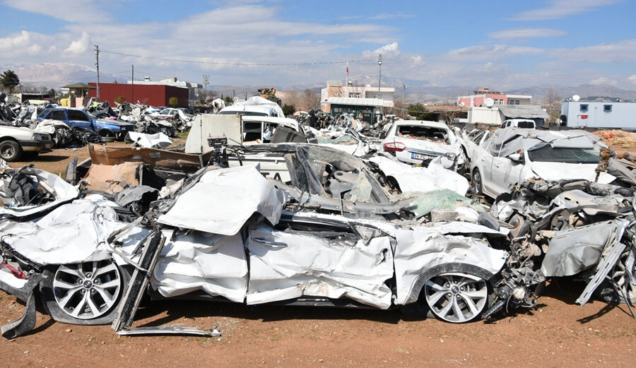30 milyonu vardı, deprem her şeyini elinden aldı: Sabah kalktım eksi 3 milyon liralık adam oldum 30 milyonu vardı, deprem her şeyini elinden aldı: Sabah kalktım eksi 3 milyon liralık adam oldum