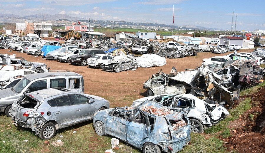 30 milyonu vardı, deprem her şeyini elinden aldı: Sabah kalktım eksi 3 milyon liralık adam oldum 30 milyonu vardı, deprem her şeyini elinden aldı: Sabah kalktım eksi 3 milyon liralık adam oldum