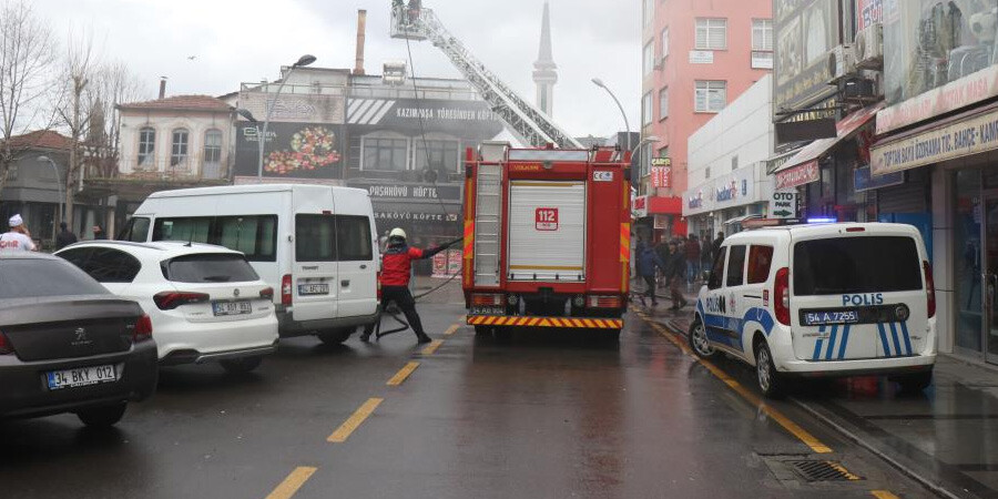 Sakarya'da et restoranın mangal bölümünde yangın Sakarya'da et restoranın mangal bölümünde yangın