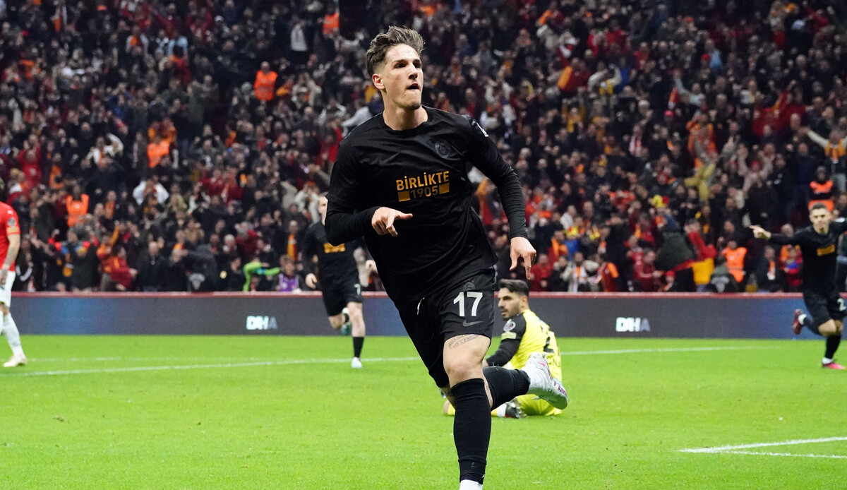 Galatasaray 'Paşa'lar gibi: Cimbom 3 puanı aldı, rekoru kırdı Galatasaray 'Paşa'lar gibi: Cimbom 3 puanı aldı, rekoru kırdı