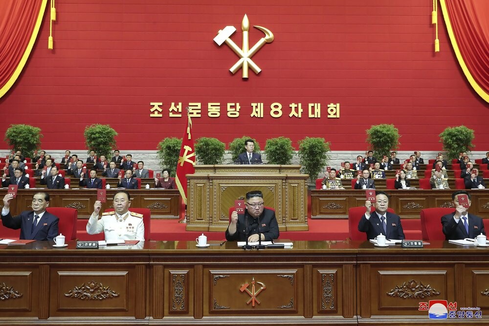 Kuzey Kore lideri Kim Jong-Un'dan orduya talimat: Gerçek savaşa hazır olun Kuzey Kore lideri Kim Jong-Un'dan orduya talimat: Gerçek savaşa hazır olun