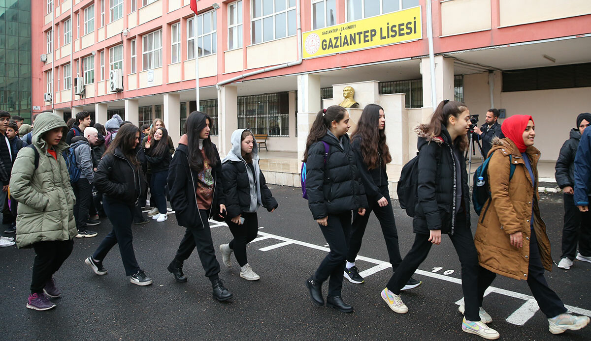 Depremin vurduğu Gaziantep’te ders zili çaldı Depremin vurduğu Gaziantep’te ders zili çaldı