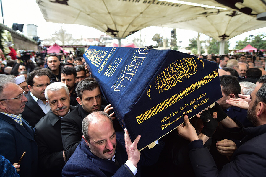 Sanayi ve Teknoloji Bakanı'nın acı günü: Mustafa Varank'ın babası son yolculuğuna uğurlandı Sanayi ve Teknoloji Bakanı'nın acı günü: Mustafa Varank'ın babası son yolculuğuna uğurlandı