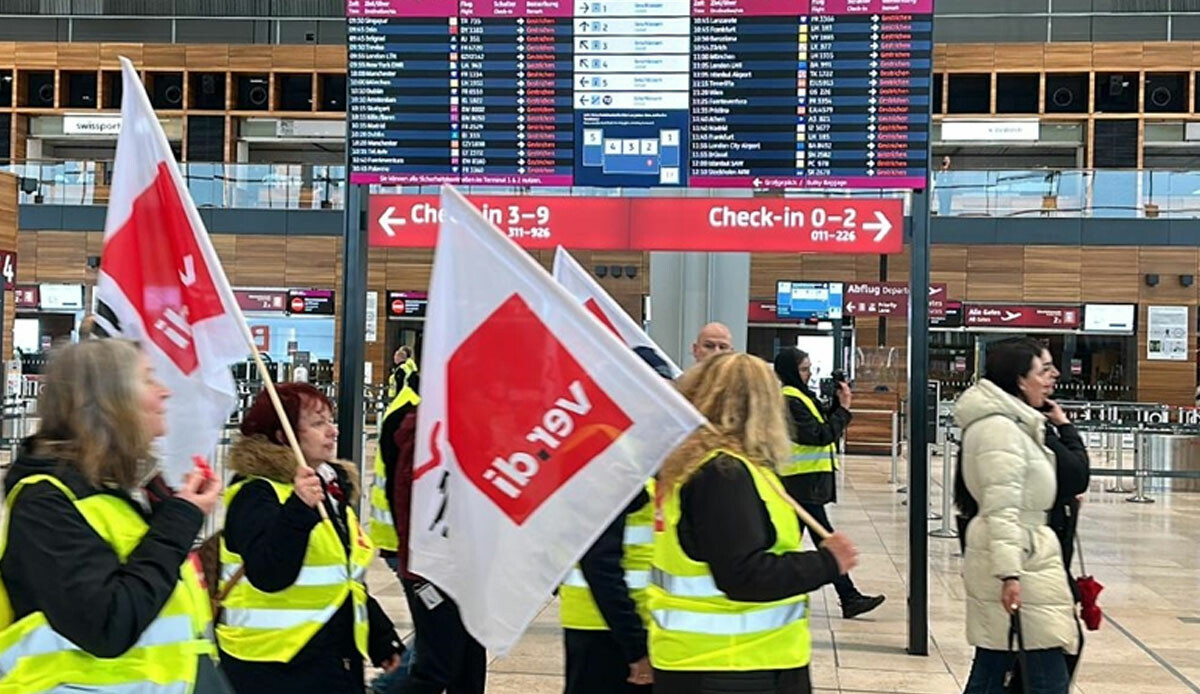 Almanya’da 4 havalimanında yapılan uyarı grevleri sebebiyle yüzlerce uçuş iptal oldu Almanya’da 4 havalimanında yapılan uyarı grevleri sebebiyle yüzlerce uçuş iptal oldu