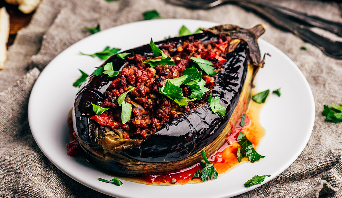 Patlıcanı yıllarca yanlış pişirmişiz! Öyle bir püf noktası var ki yemelere doyamayacaksınız