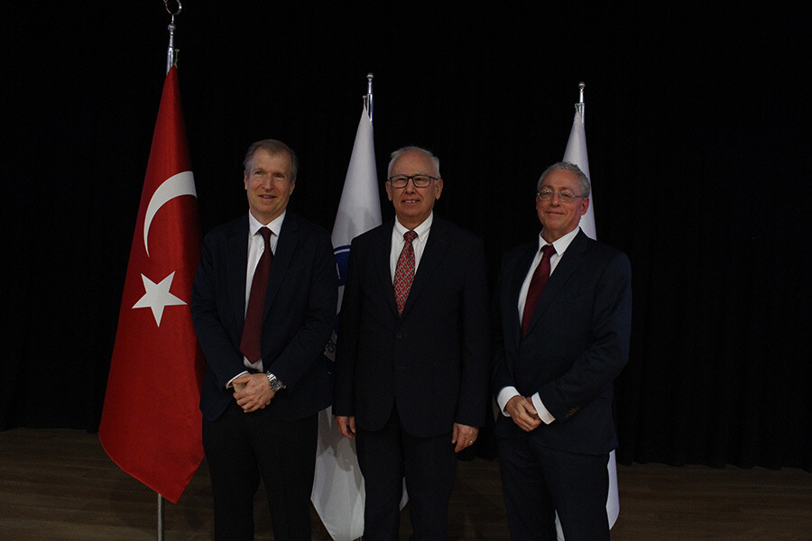NASA araştırmacısı Jay Trimble Türk öğrencilerle buluştu: Ay'a ayak basma planları büyük ilgi uyandırdı NASA araştırmacısı Jay Trimble Türk öğrencilerle buluştu: Ay'a ayak basma planları büyük ilgi uyandırdı