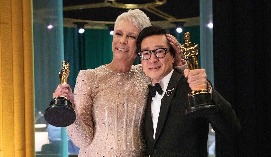 Everything Everywhere All At Once geceye damga vurdu, toplam 7 dalda Oscar aldı Everything Everywhere All At Once geceye damga vurdu, toplam 7 dalda Oscar aldı