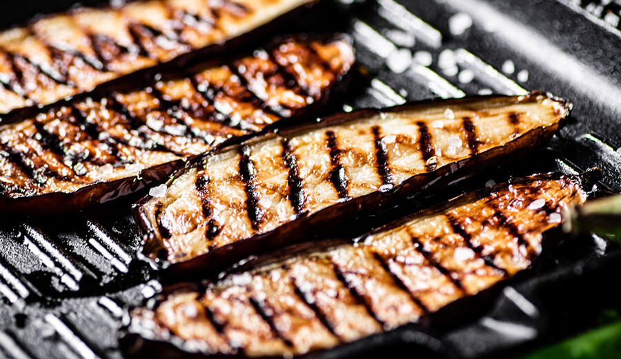 Patlıcanı yıllarca yanlış pişirmişiz! Öyle bir püf noktası var ki yemelere doyamayacaksınız