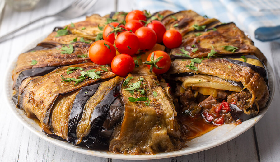 Patlıcanı yıllarca yanlış pişirmişiz! Öyle bir püf noktası var ki yemelere doyamayacaksınız