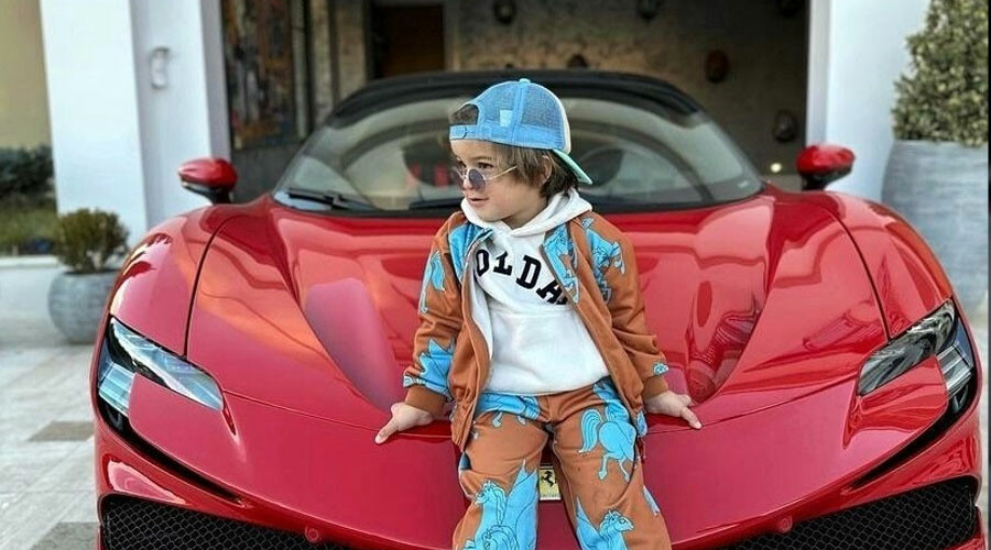 Sofuoğlu’nun oğlu minik Zayn sınırları zorladı: Ferrari’yle pistin tozunu attırdı Sofuoğlu’nun oğlu minik Zayn sınırları zorladı: Ferrari’yle pistin tozunu attırdı