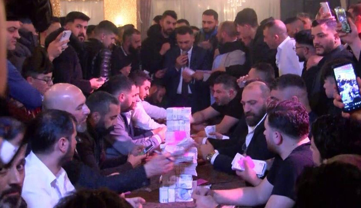 Bavul bavul para taşıdılar! Aşiretin sünnet düğününde milyonlar havada uçuştu, ağızlar açık kaldı