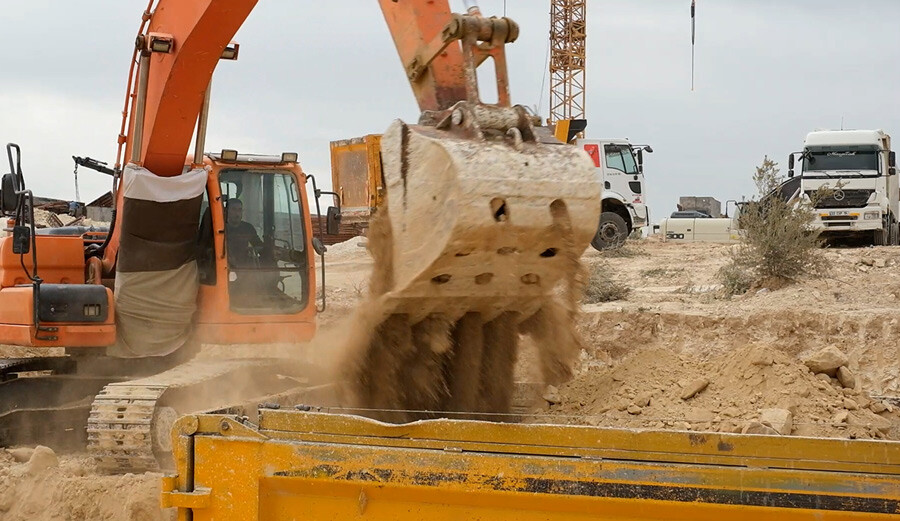 897 konut yapılacak! Bakan Kurum duyurdu: Şanlıurfa'nın iki ilçesinde ilk kazma vuruldu