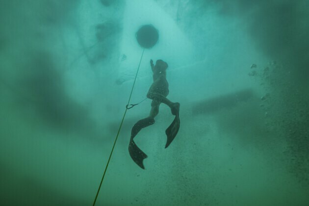 Tek nefeste 52,1 metre daldı, dünya rekoru kırdı