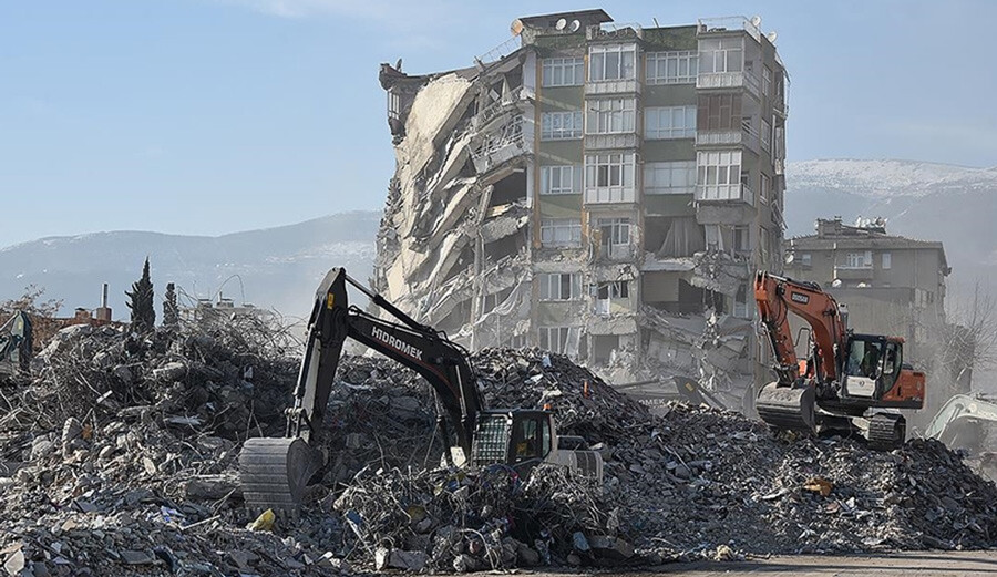 İngiliz mühendisler afet bölgesindeki ilk bulguları açıkladı: Deprem neden bu kadar yıkıcı oldu?