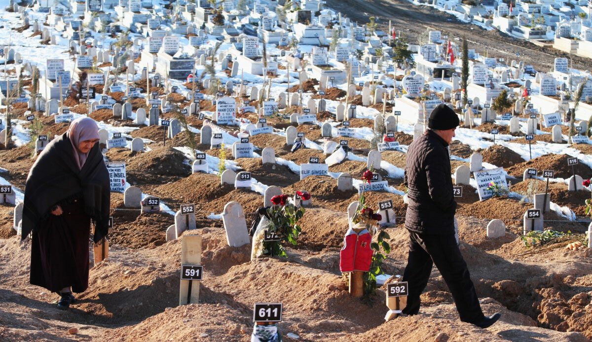 Hatay Valiliği&#039;nden mezarlıktan sökülen Türk bayraklarına lişkin açıklama