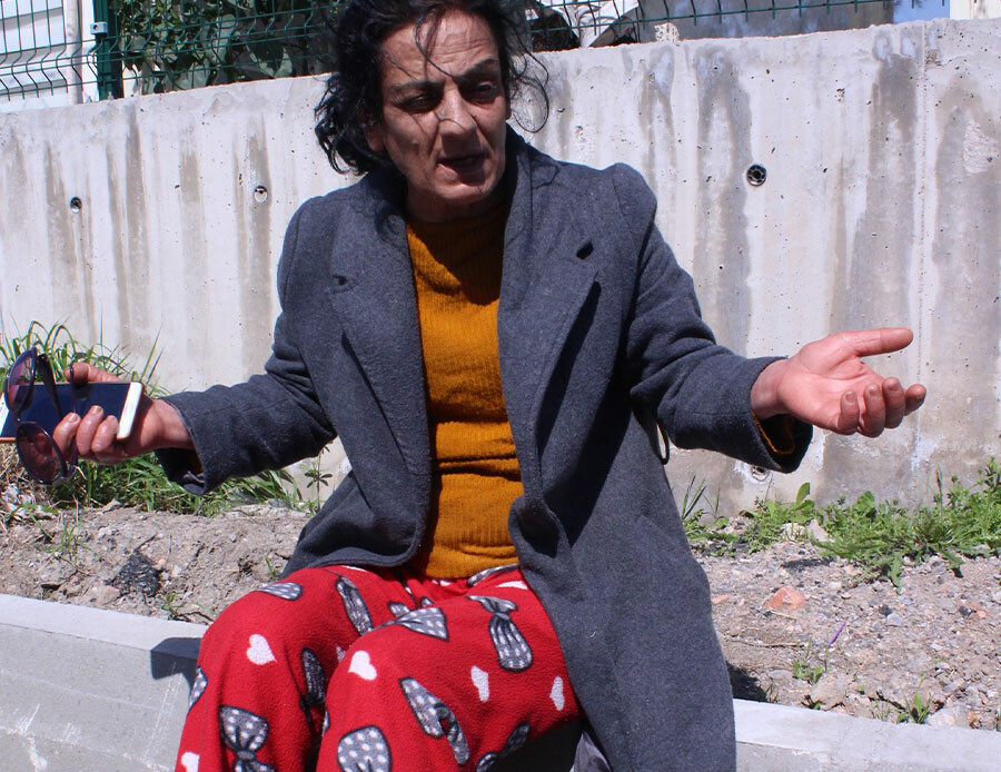 İzmir'de bir garip 'tahliye' kararı: Depremzedeyi çıkarıp, depremzede yerleştirdiler İzmir'de bir garip 'tahliye' kararı: Depremzedeyi çıkarıp, depremzede yerleştirdiler